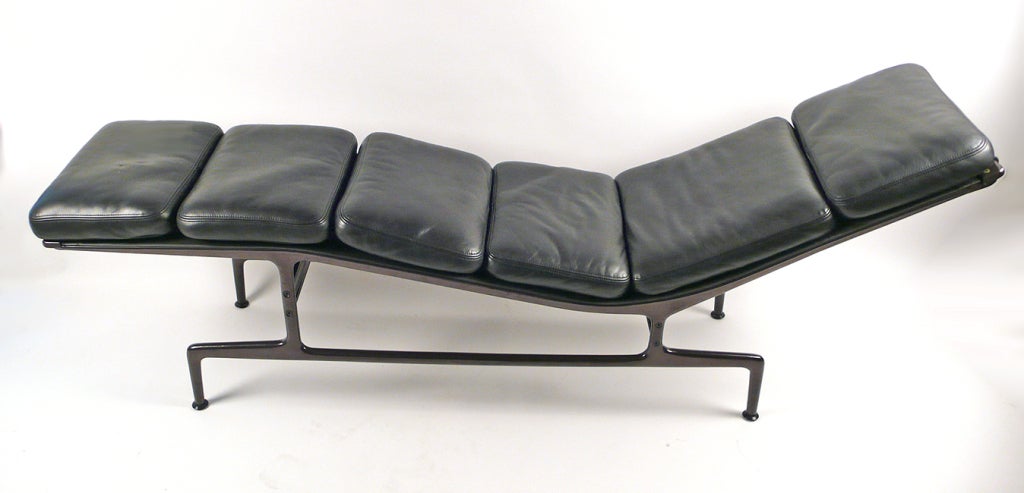 eames chaise lounge chair