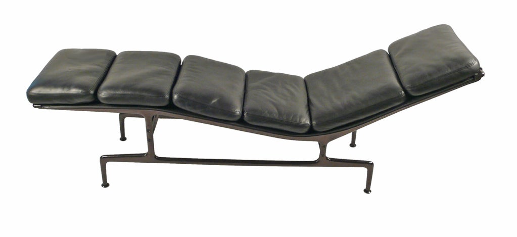 chaise lounge eames