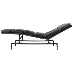 Vintage Charles Eames Chaise Lounge