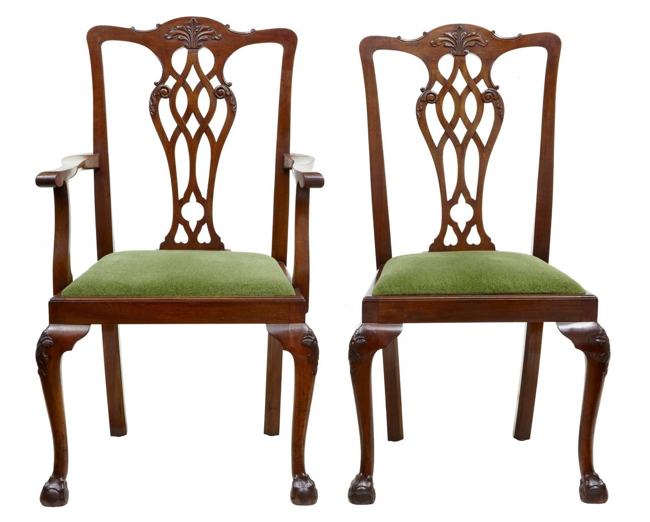 Fine set of 6 singles and 2 armchairs circa 1890. 

Carved backs in Chippendale taste, carvings on the knee, standing on ball and claw feet. 

Armchair measurements: 

Height: 40 3/4