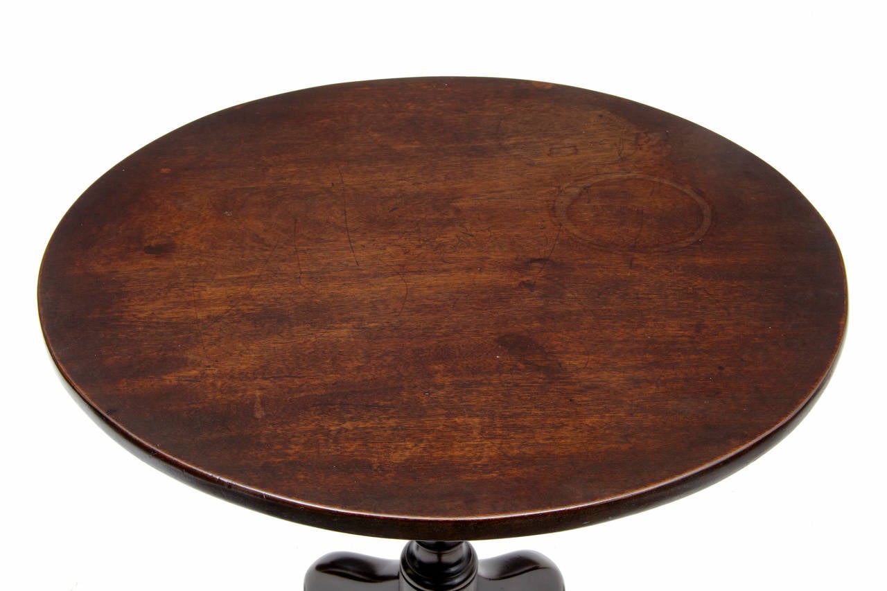 Woodwork 18th Century George III Mahogany Tilt-Top Occasional Table