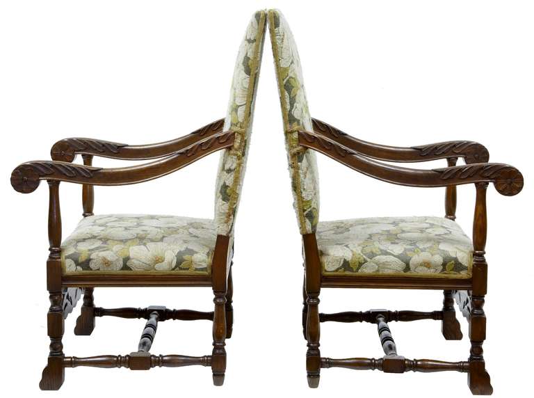 English Pair of 19th Century Carved Oak Throne Armchairs