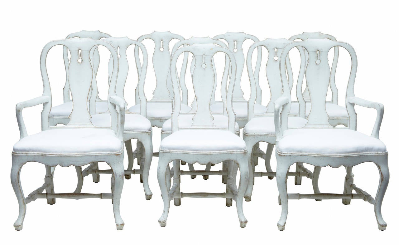20th century Swedish painted dining room set of 8 dining chairs + 2 armchairs  and table 

Fine dining room set of table and chairs circa 1920. 

Carved in the queen anne taste this comfortable set of dining chairs offers the opportunity for the