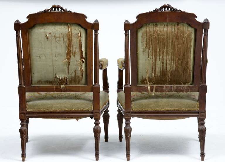 19th Century French Carved Walnut Tapestry Armchairs In Excellent Condition In Debenham, Suffolk
