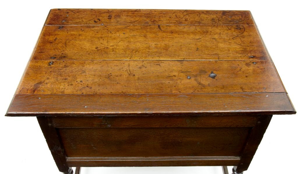 Early 18th Century William and Mary Oak Two-Drawer Side Table In Good Condition In Debenham, Suffolk