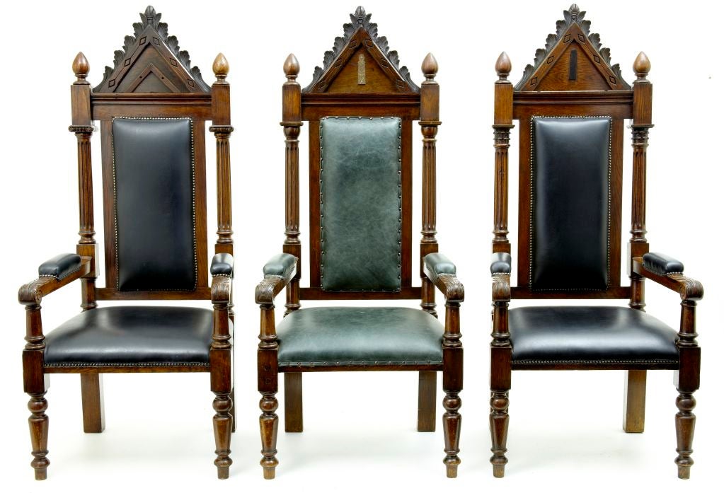 SET OF 3 SOLID OAK IMPRESSIVE MASONIC THRONE CHAIRS<br />
<br />
BEAUTIFULLY CARVED SET, LARGE IMPRESSIVE THRONE CHAIRS MADE IN LIVERPOOL ENGLAND