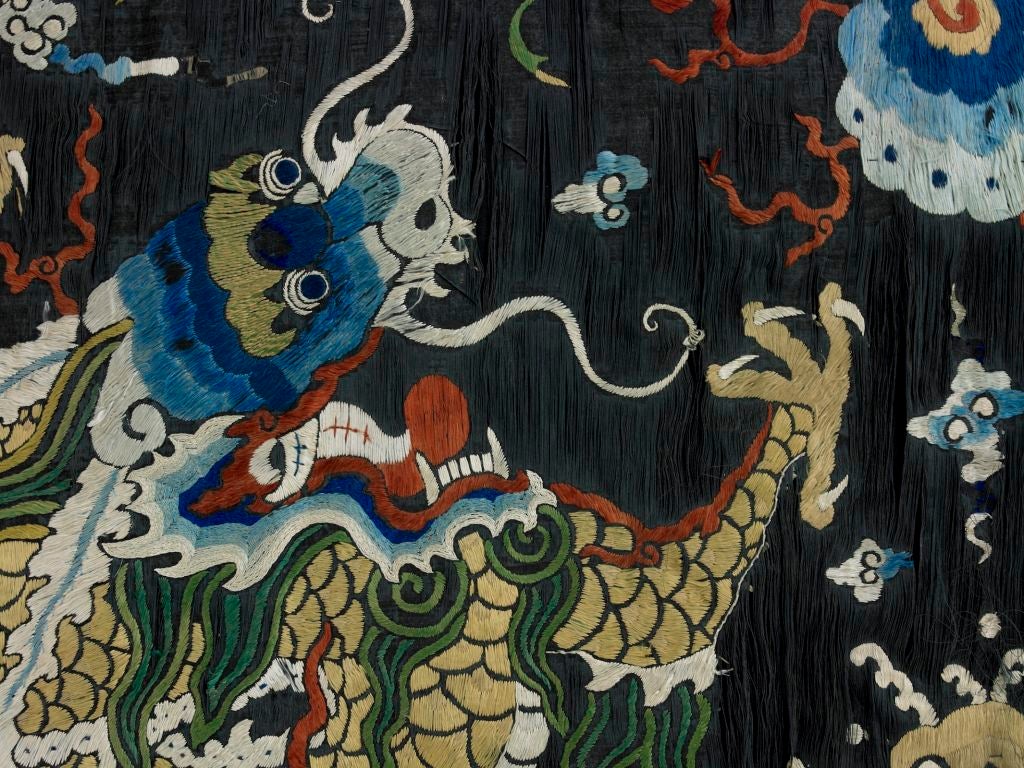 Silk LARGE EARLY 19TH CENTURY CHINESE SILK EMBROIDERED HANGING