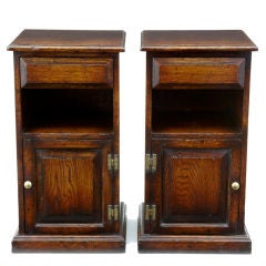 A FINE PAIR OF OAK BEDSIDE TABLES