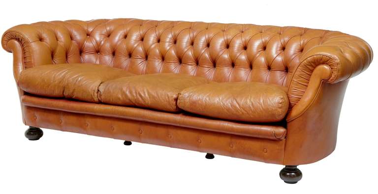 20th Century Leather Chesterfield Suite Sofa and Armchairs In Excellent Condition In Debenham, Suffolk