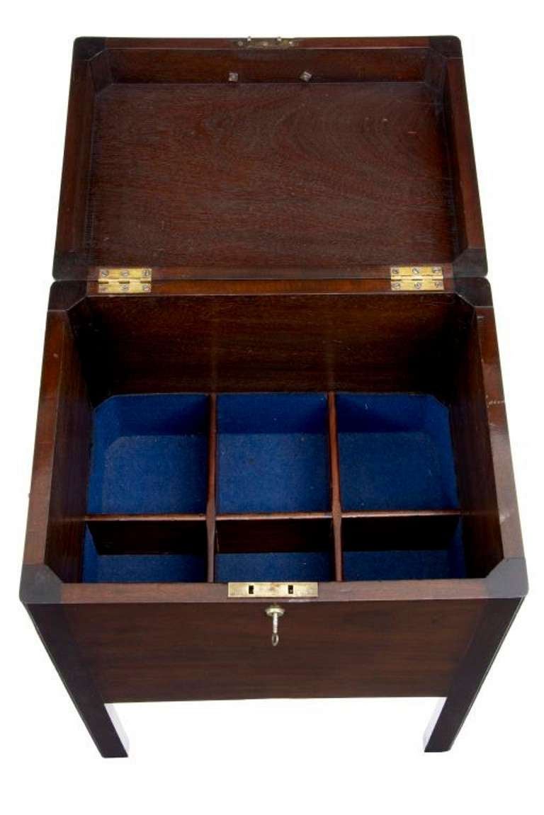 George IV 19th Century English Mahogany Wine Cooler or Box