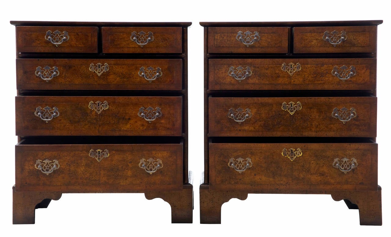 Pair of small walnut five-drawer chest of drawers excellent quality reproduction pair of small chest of drawers.
Made in the Georgian taste and with excellent veneers, crossbanded top and drawer fronts
two over three drawers standing on bracket