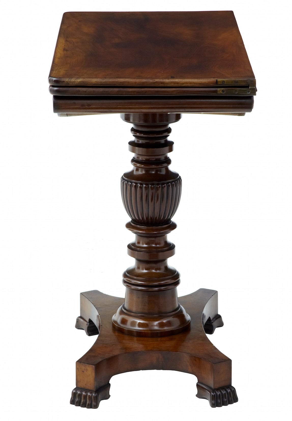 Good quality tea games table of excellent colour and patina, circa 1840.
Flip-top tea table with stunning colour, finest quality mahogany.
Carved frieze and roundels to the front, standing on turned stem and quadriform base and sledge toe'd