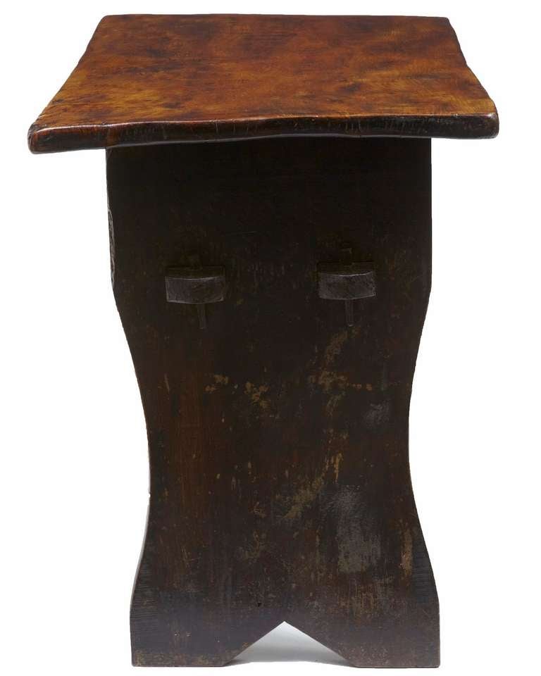 19th century oak elm small tavern rustic side table

Here we have a beautiful small tavern table, featuring a stunning solid elm top.

Pegged construction and has unusual feature of a small shelf underneath the top.