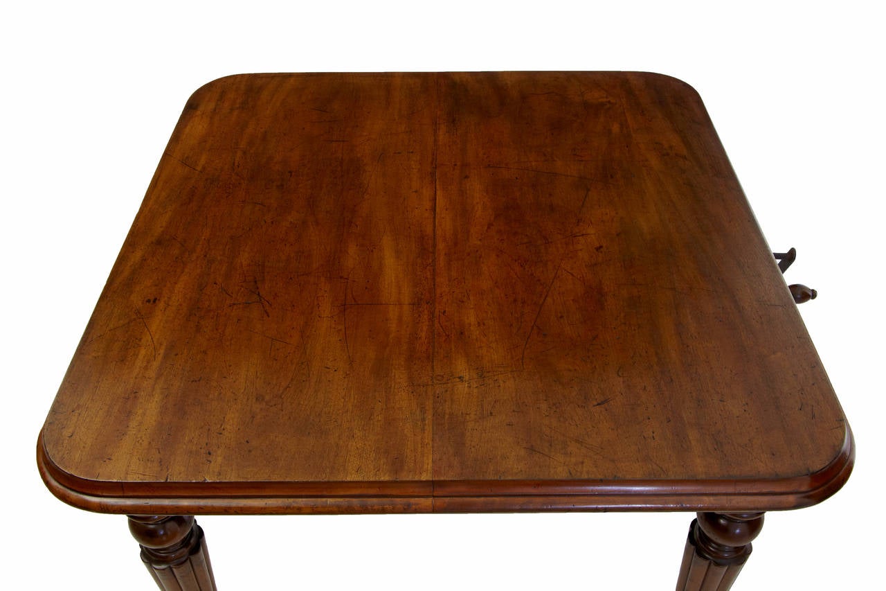 Great Britain (UK) 19th Century Victorian Mahogany Extending Dining Table