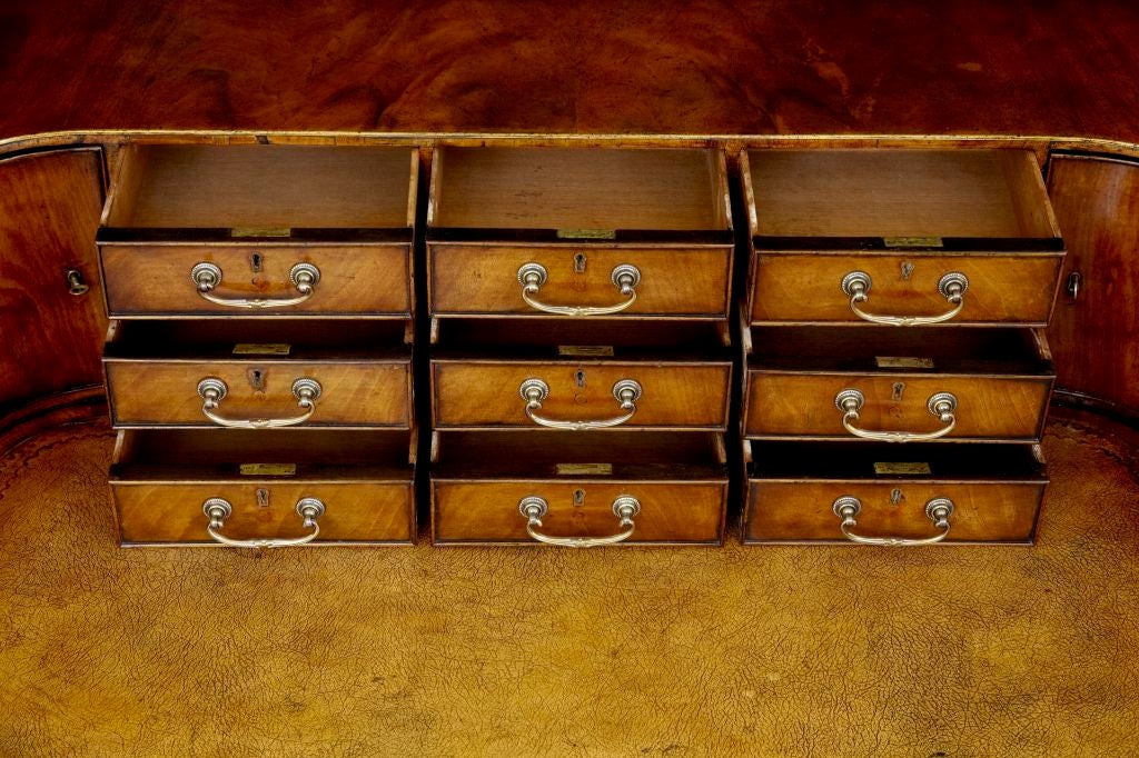 Mahogany Carlton House Inlaid Writing Desk In Excellent Condition In Debenham, Suffolk