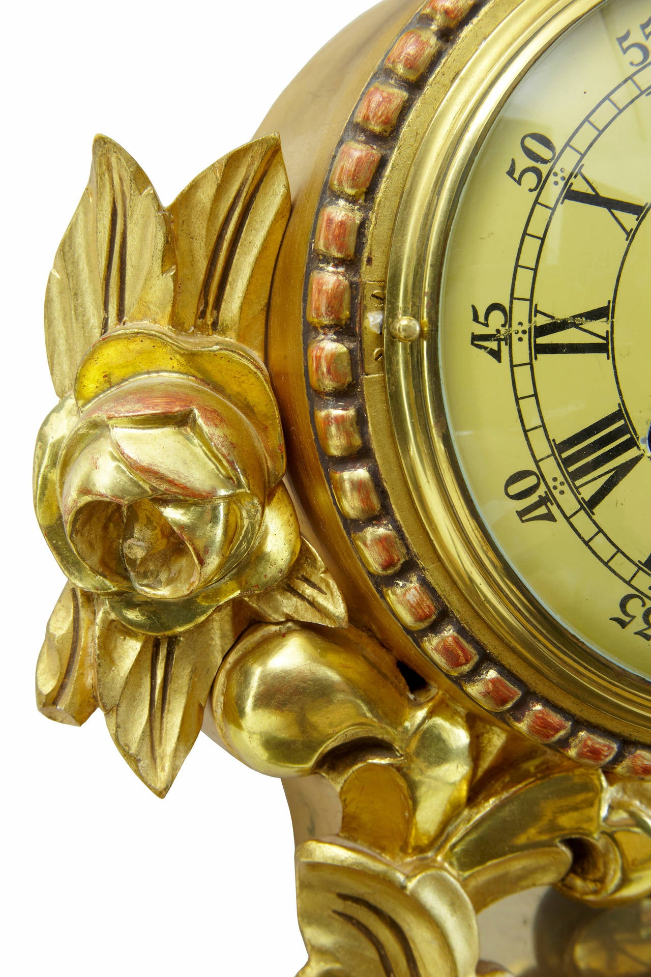 Fine quality Swedish gilt clock circa 1947.
Good quality carved wood clock, with roman numerals on the enamel dial.
Westerstrand stamped pendulum movement.
We recommend that the clock receives a professional service.

HEIGHT: 20 3/4