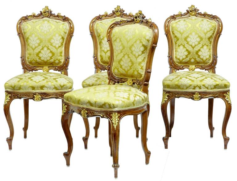 19th Century Italian Gilt Carved Walnut Salon Suite