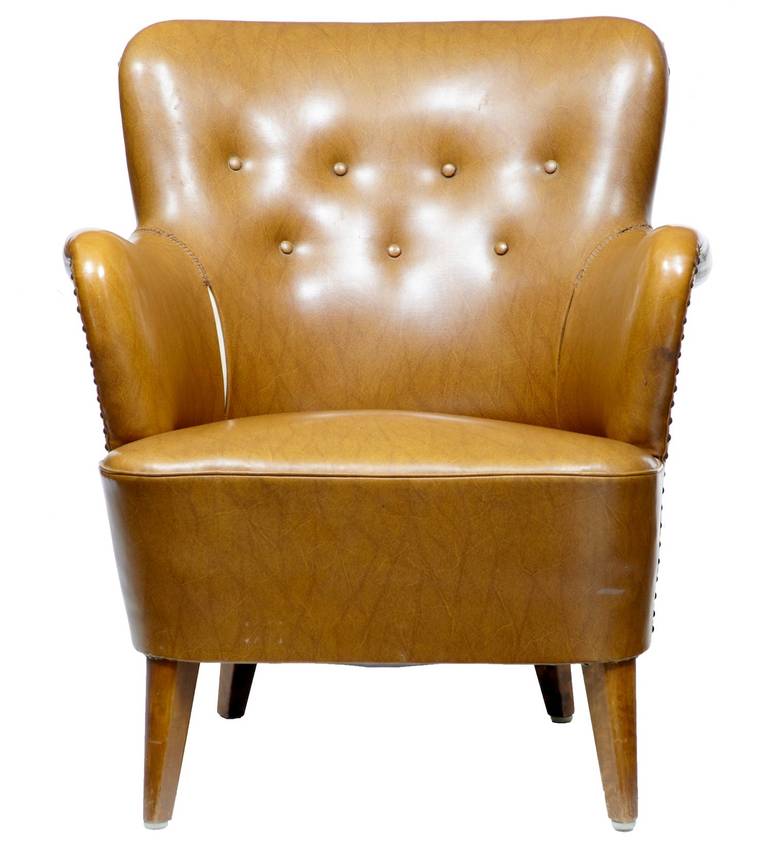 20th century leather club armchair

Mid-20th century club armchair, circa 1950.

Standing on birch legs this Fine quality leather chair has all the flowing lines from the, 1950s era. Incorporating purposely designed splits to allow the leather
