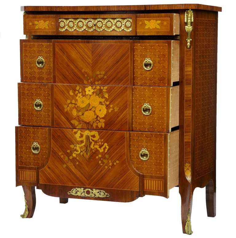 Early century 20th century mahogany inlaid commode chest of drawers

A fine French mahogany four-drawer commode, inlaid with kingwood and adorned with gilt ormolu mounts.