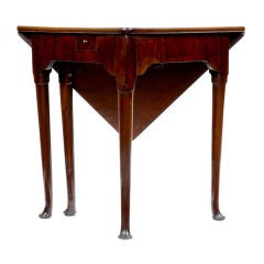 18TH CENTURY MAHOGANY CORNER TABLE CIRCA 1770