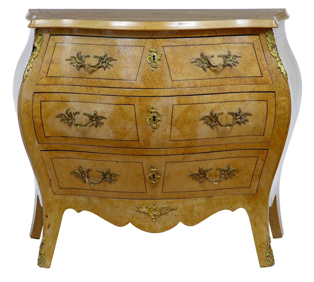 Early 20th century birch root Swedish bombe chest of drawers

Beautiful three-drawer chest of drawers, circa 1920.

Bombe in shape, this chest a stunning patina and parquet diamonds to the top, drawer fronts and sides.

Ormolu mounts to the