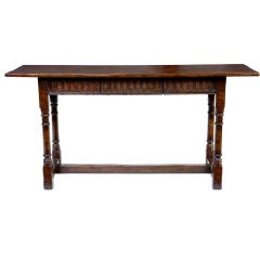 Fluted Carved Oak Side Table With 1 Drawer