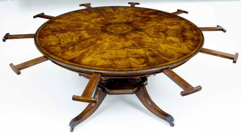 Large Walnut Jupe Table With 5 Leaves Seats 10 In Excellent Condition In Debenham, Suffolk