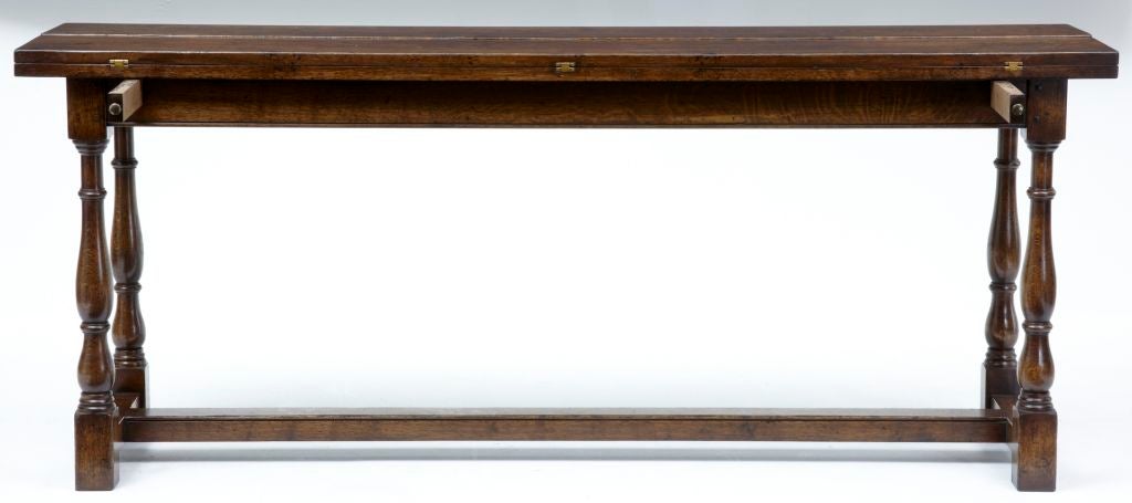 LARGE ENGLISH MADE OAK FLIP TOP DINING TABLE

VERY PRACTICAL TABLE, WHICH IS IDEAL FOR A SERVING TABLE AND OPENS UP INTO A DINING TABLE