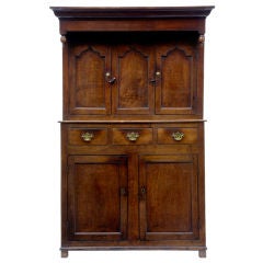 Welsh Oak Diadarn / Court Cupboard
