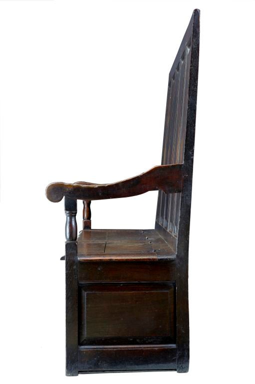  ANTIQUE GEORGE II OAK BOX SETTLE<br />
<br />
WITH TWO LIFT UP SEATS, LOVELY COLOUR