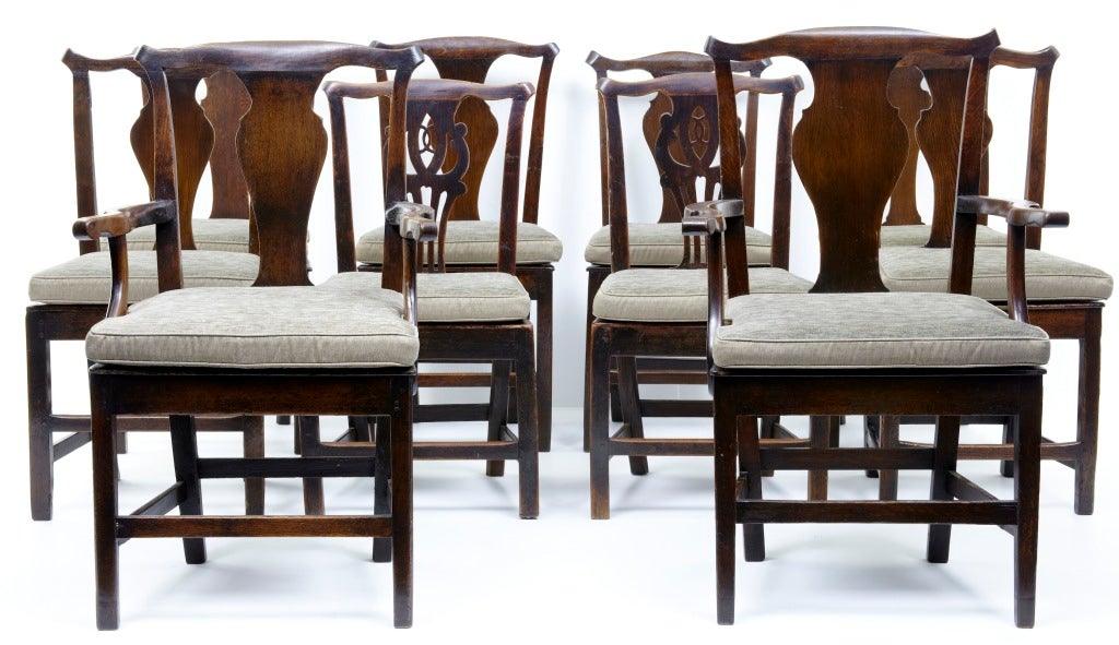 HARLEQUIN SET OF 10 18TH CENTURY ANTIQUE OAK DINING CHAIRS<br />
<br />
HERE WE HAVE A STUNNING SET OF 18TH CENTURY CHAIRS.  THIS HARLEQUIN SET COMPRISES OF 2 CARVERS AND 6 SINGLES, WITH 2 SMALLER SINGLES OF THE SAME LOOK.  THE CHAIRS ALSO COME