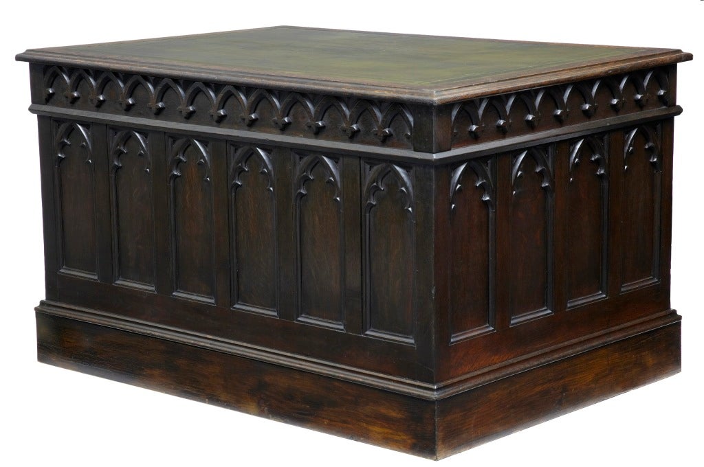19th Century Antique Pugin Gothic Oak Pedestal Desk In Excellent Condition In Debenham, Suffolk