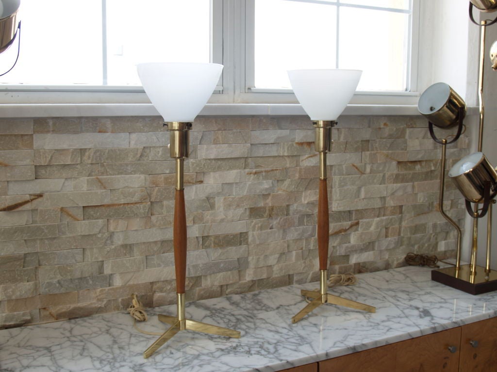 Mid-Century Modern Pair of Two Mid-Century Brass and Wood Tripod Table Lamps For Sale