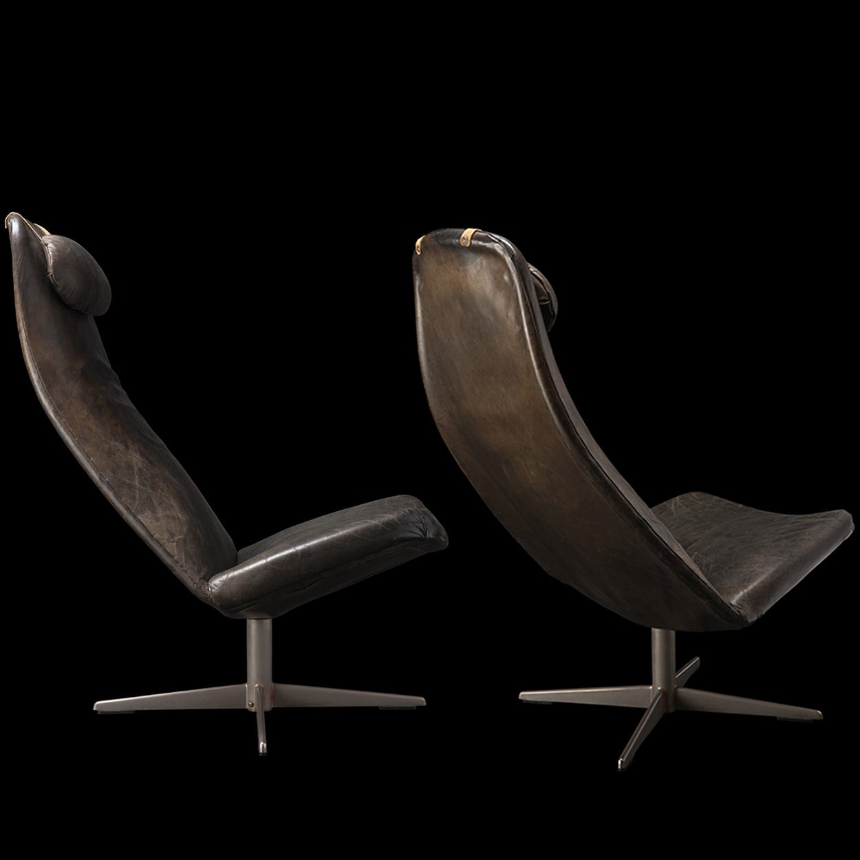 Mid-Century Modern Pair of “Contourett Roto” Lounge Chairs