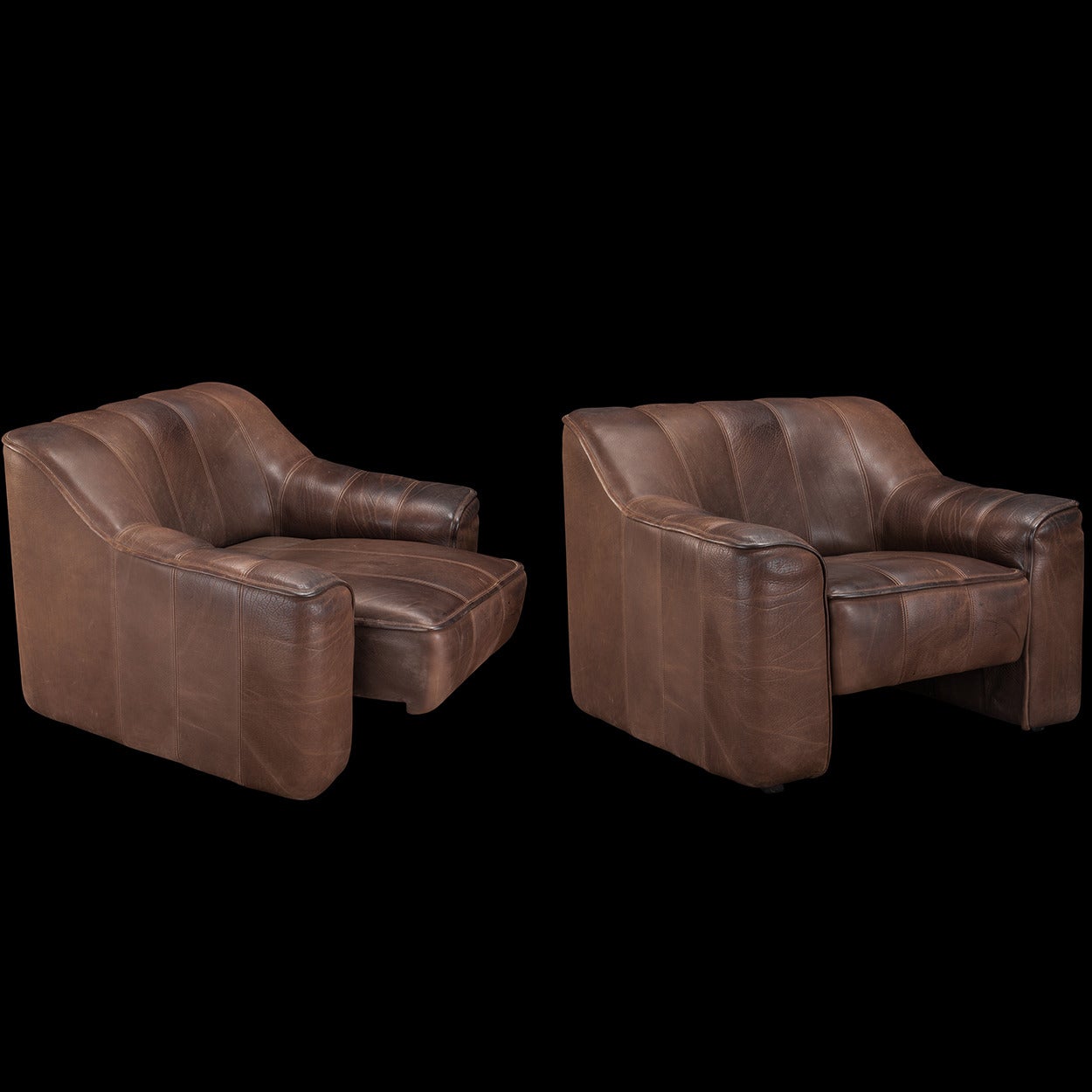 Model DS-44 club chair, with original buffalo leather and solid wood frame.

Manufactured by de Sede in Switzerland circa 1970