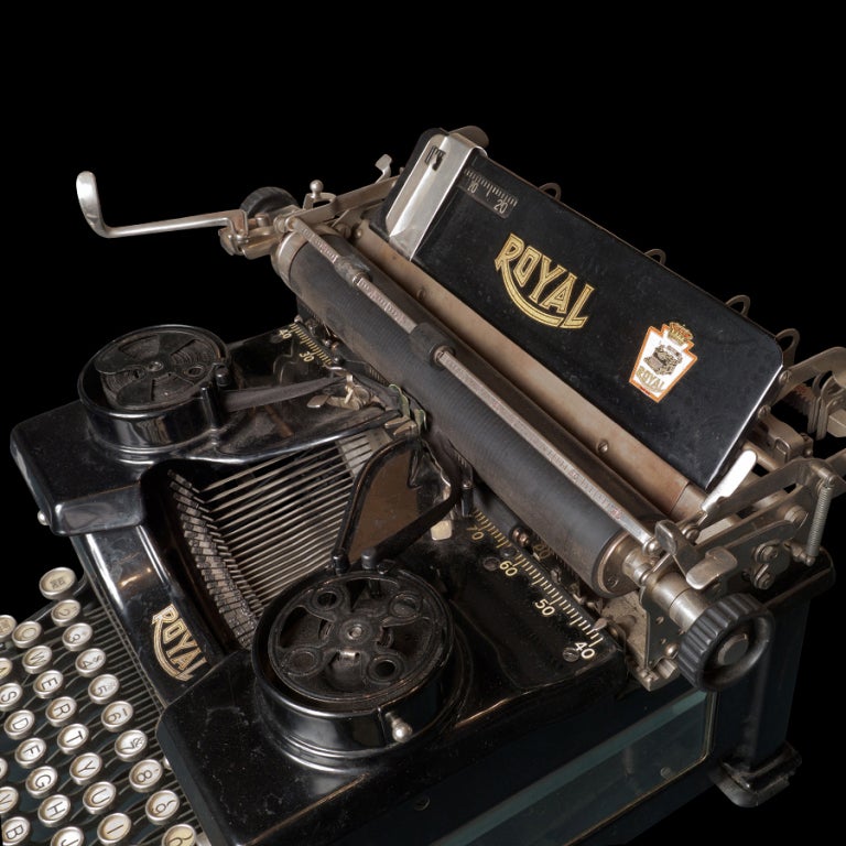 20th Century Early 20th century American Typewriter: Royal 