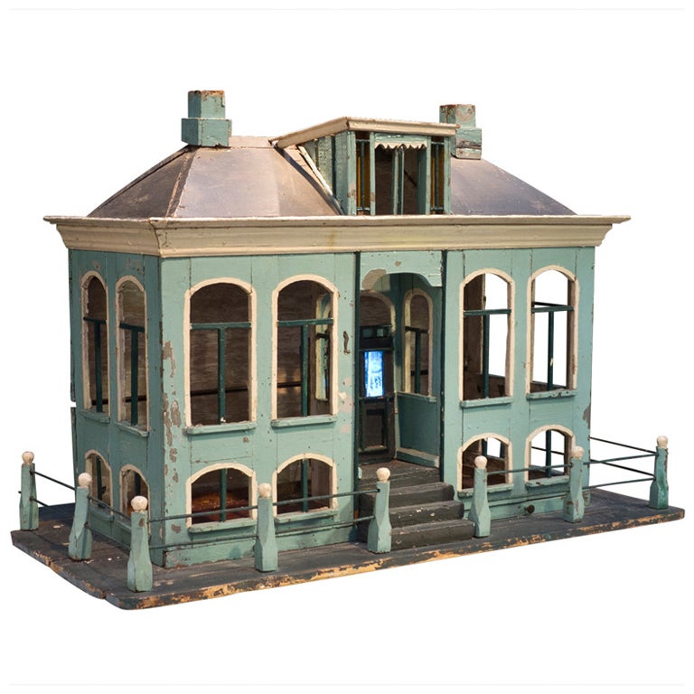 Model House of an American Southern Mansion 