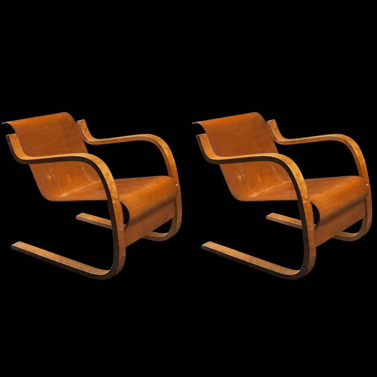 Pair of model 31 armchairs by Alvar Aalto. Birch plywood laminate on a cantilever structure. Designed for the Paimio Sanitarium.