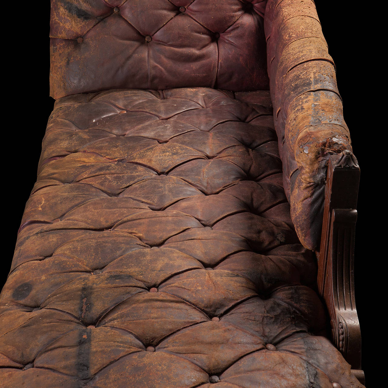 English Victorian Button Back Chaise Lounge