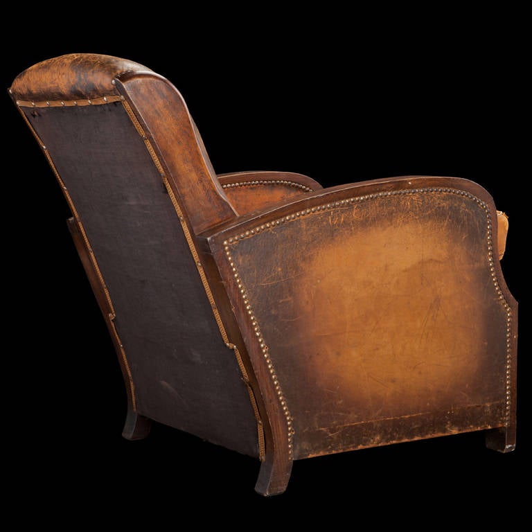 Leather Lounge Chair In Distressed Condition In Culver City, CA