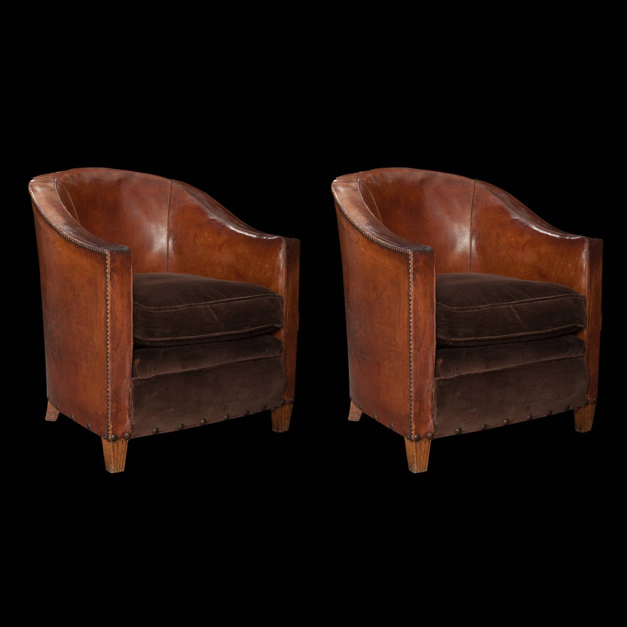 Elegant form with original leather upholstery, brown velvet seat and apron.