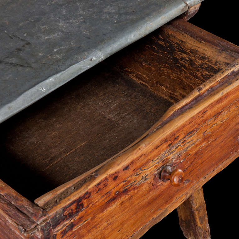 Primitive work table with large pull out drawer, and original zinc top.

Made in Italy circa 1790.