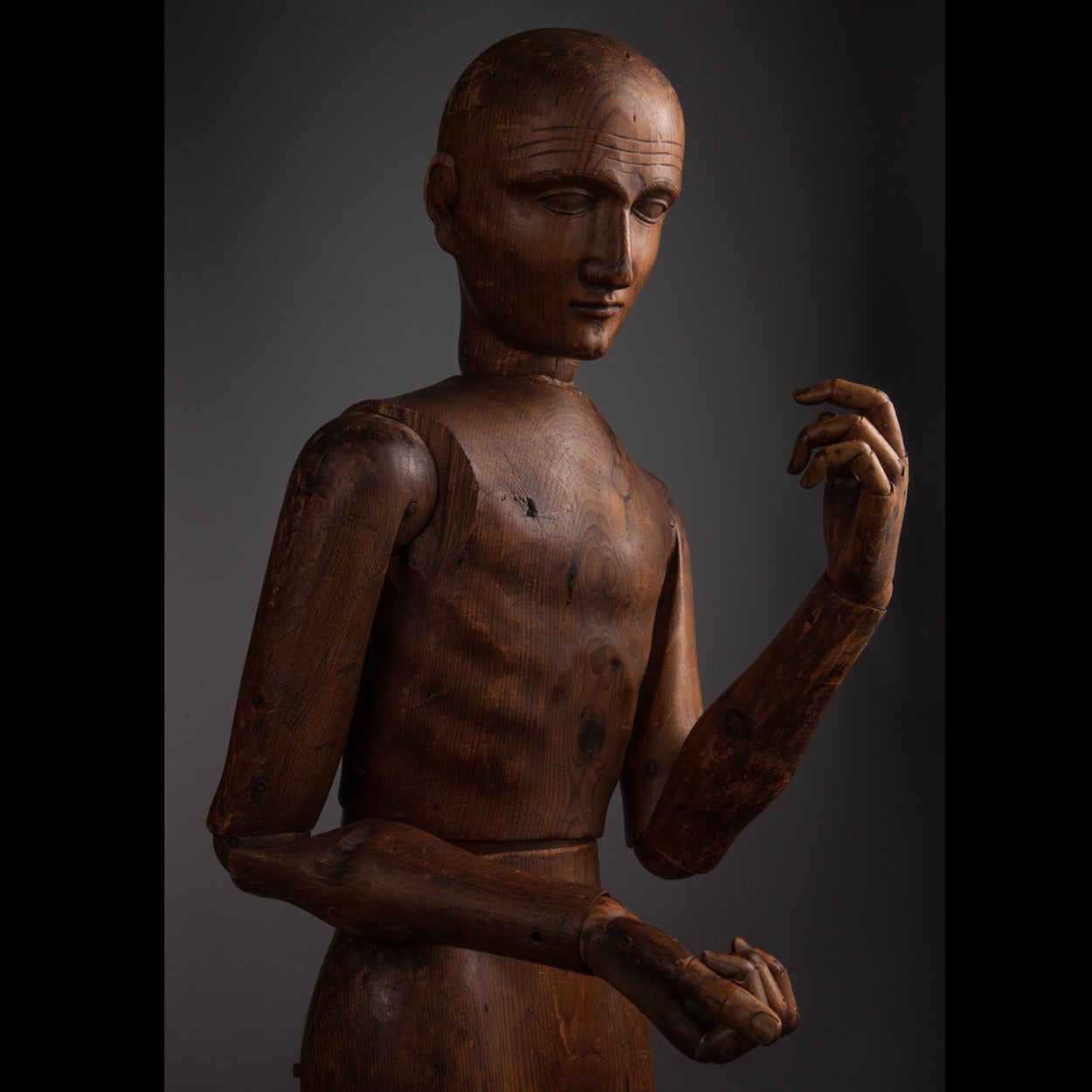 Rare artist model, with articulated fingers and detailed features.

Made of pine circa 1880.
