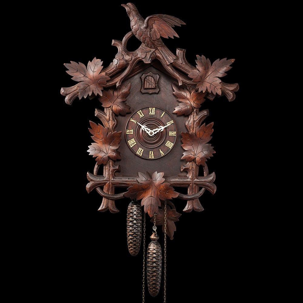 1-day clock with wonderfully carved wood, in original working condition.
