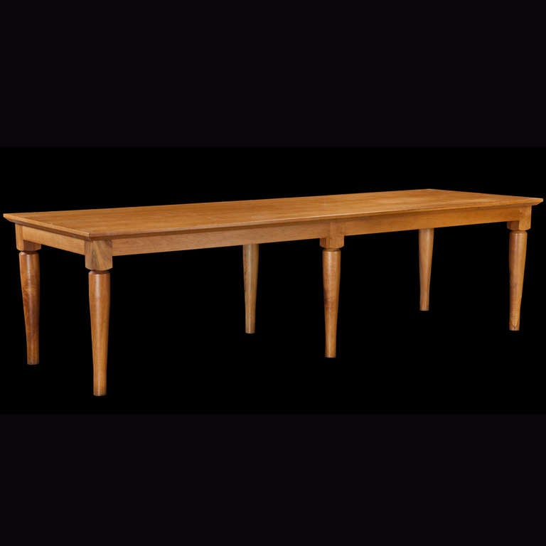 Shaker style dining table constructed from solid cherry wood. 

Made in Italy circa 1970.