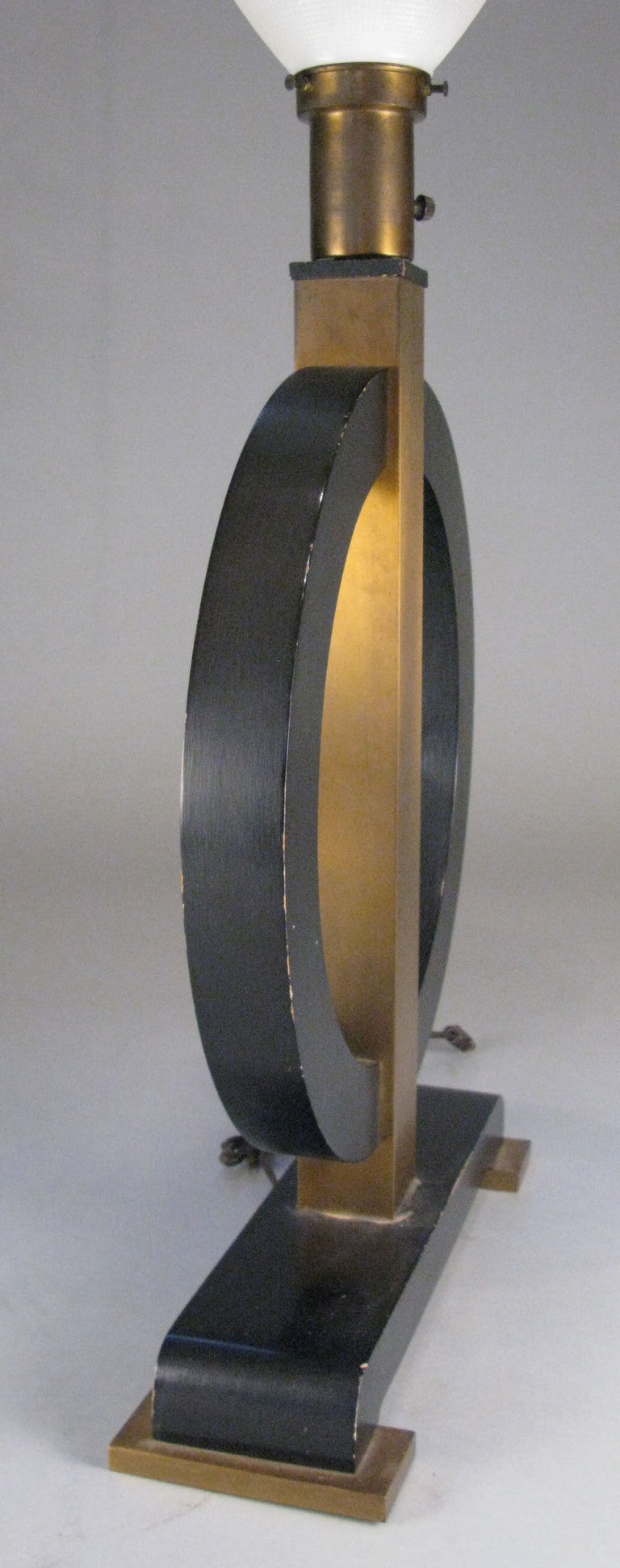 Mid-20th Century Art Deco Brass & Lacquered Circle Lamp For Sale