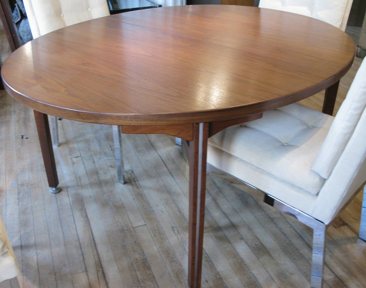 Mid-20th Century Vintage Oval Walnut Extension Dining Table by Jens Risom