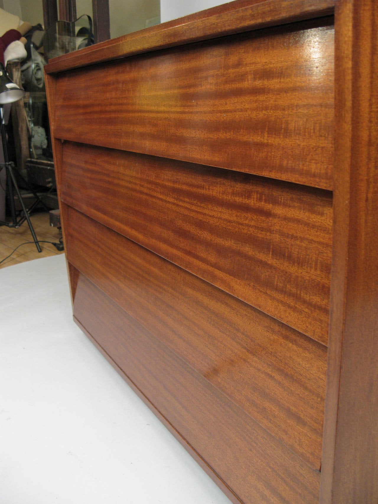 Pair of 1940s Mahogany Four-Drawer Chests 2