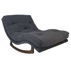 Chaise longue berçante sculpturale incurvée par Adrian Pearsall