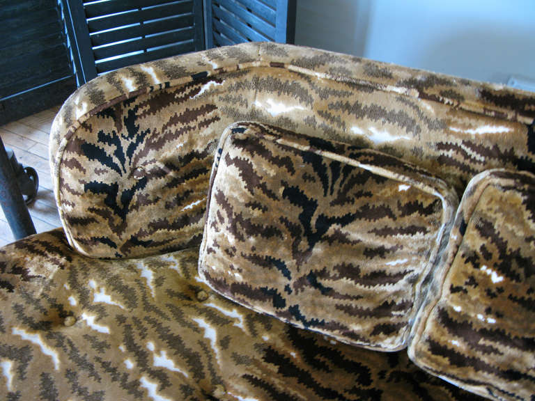 The Corner Sofa In Original Tiger Velvet By Edward Wormley For Dunbar In Excellent Condition In Hudson, NY